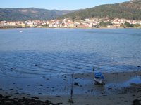 La alcaldesa de Muros cree que acceder al buque hundido será más fácil desde mañana por la mejoría en el mar