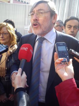 Lissavetzky tras su visita al mercado provisional de Barceló