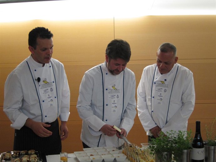 Alonso y Medina, en la demostración del chef Juan Carlos Clemente