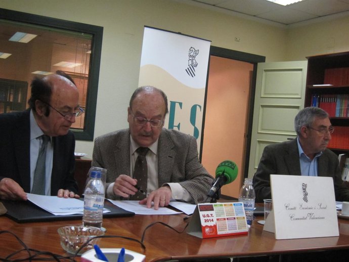 Rafael Cerdà junto a otros miembros del CES