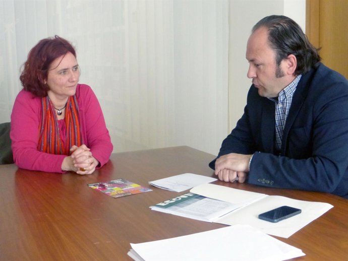 Pilar Santisteban y responsable de Ecovidrio 