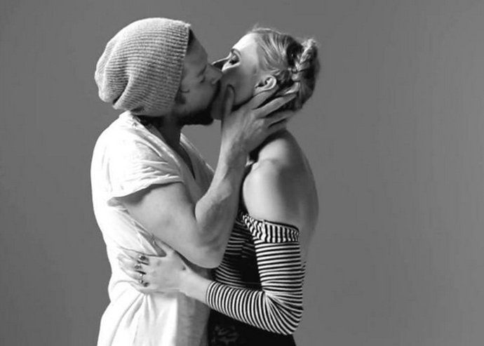 El video "First Kiss" arrasa en las redes sociales