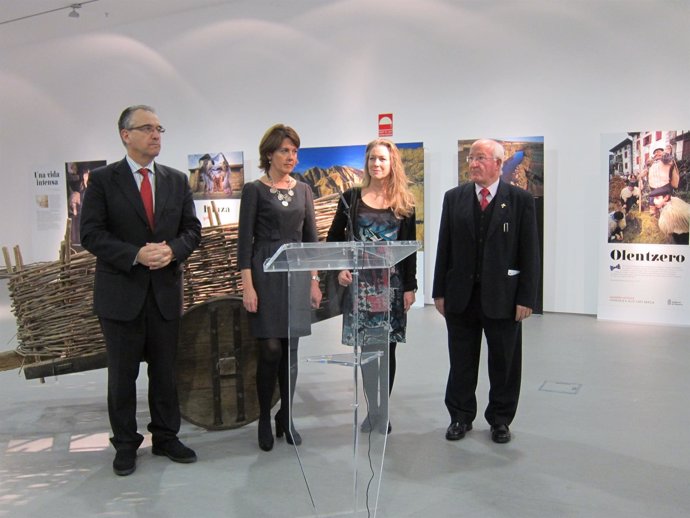 Maya, Barcina, Caro y Cerezo en la inauguración de la muestra
