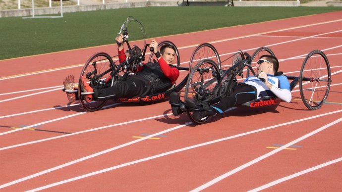 Manzanares y El Chano comparten una sesión de handbike en el CSD