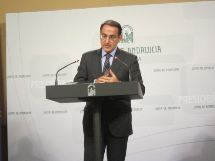 El presidente de la CEA, Javier González de Lara