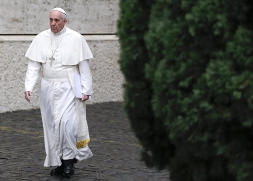 Papa Francisco llega al consistorio por la familia