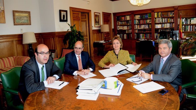 Representantes de la Diputación de Salamanca y Ministerio de Agricultura