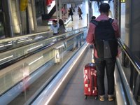 Los usuarios de avión caen un 7,3% mientras que los de tren crecen un 0,5% en enero