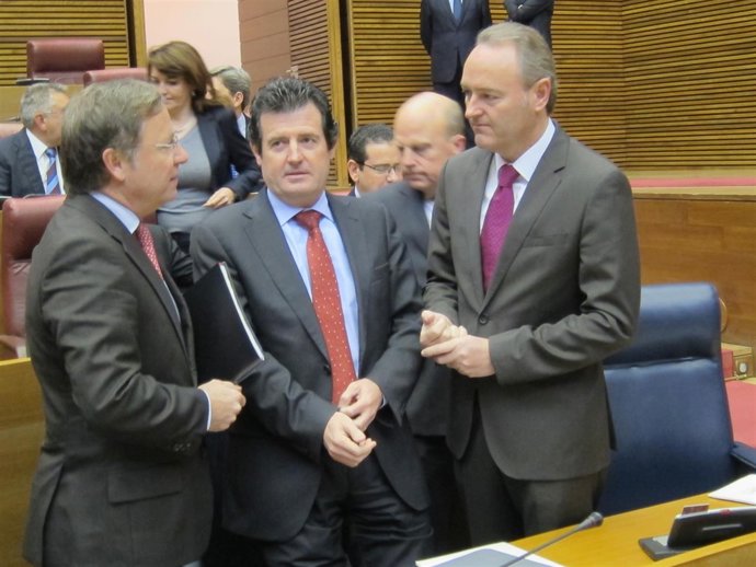 Alberto Fabra con los consellers Ciscar y Moragues