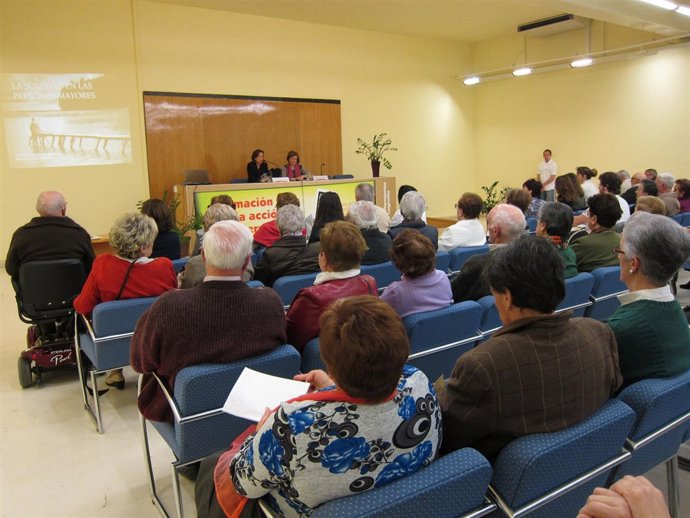 Gamarra se dirige a los mayores en la apertura de las Jornadas