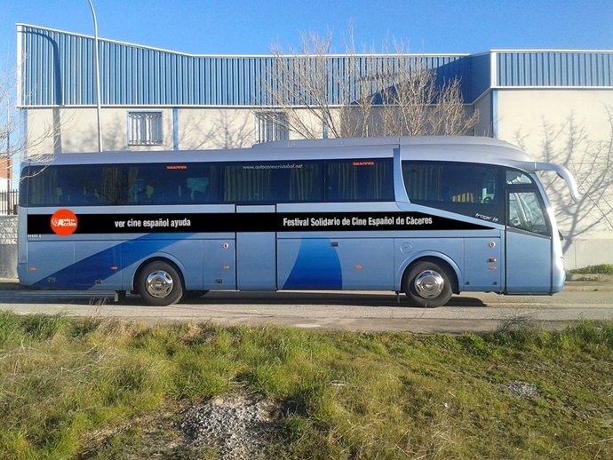 Autobús Del XXI Festival Solidario De Cine Español De Cáceres