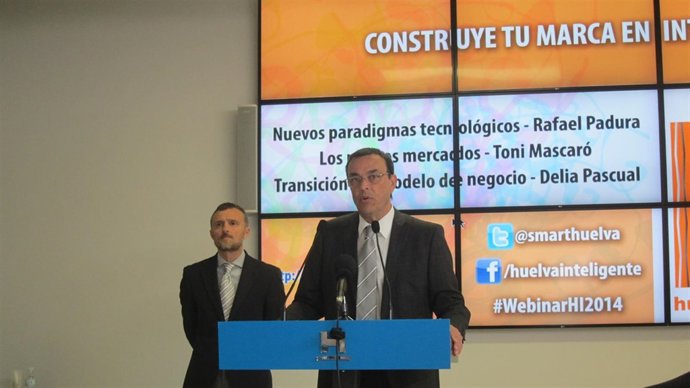 El presidente de la Diputación de Huelva, Ignacio Caraballo, junto a José Fiscal