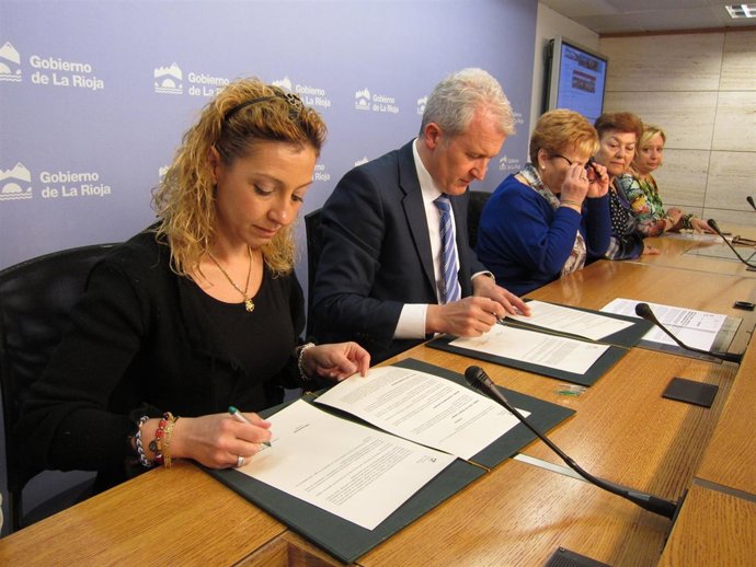 Firma convenio casas regionales