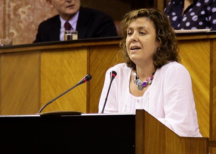 Alba Doblas en el pleno del Parlamento