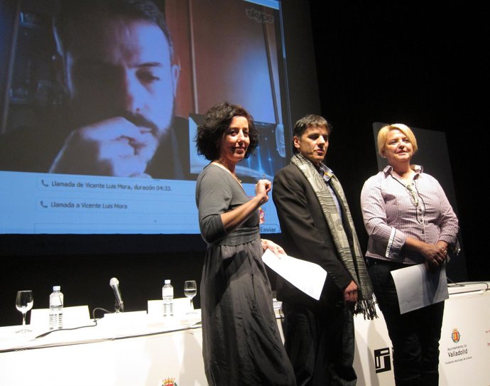 Presentación del proyecto 70 palabras con videollamada de Vicente Luis Mora