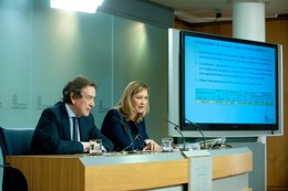 El consejero de la Presidencia y portavoz, José Antonio de Santiago-Juárez y la 