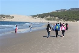 Más de 16.000 escolares recorrerán en marzo varias playas andaluzas