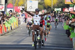 Carlos Betancur gana la quinta etapa de la París-Niza