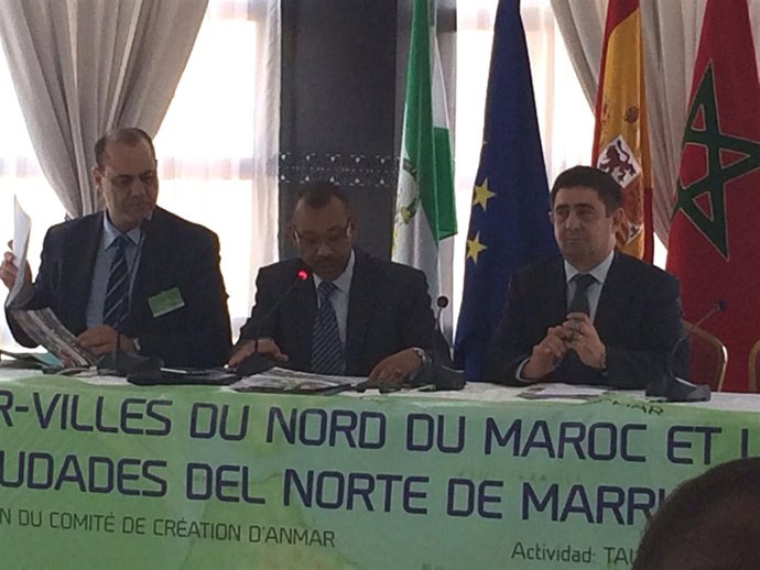 Francisco Reyes, a la derecha, en el foro celebrado en Tetuán.