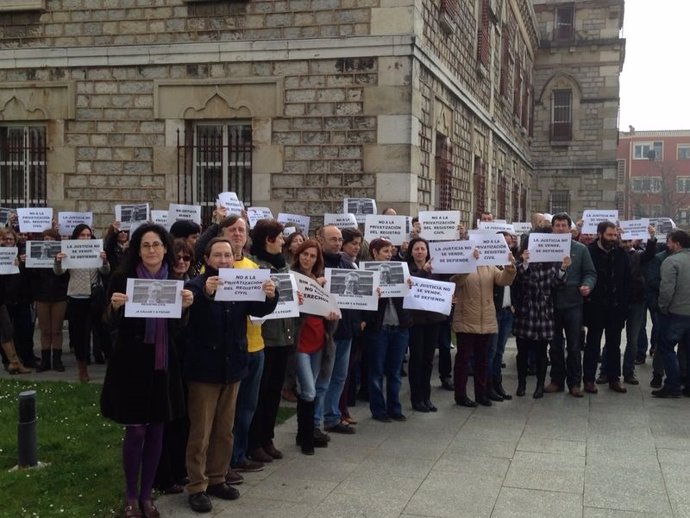 Protesta en Las Salesas contra la "privatización" de los registros civiles