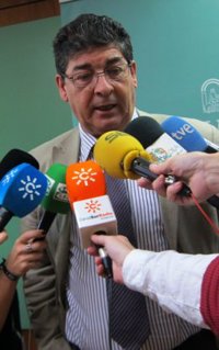 Valderas critica a quienes piden la dimisión de Magdalena Álvarez y luego "no la practican cuando les coge de cerca"