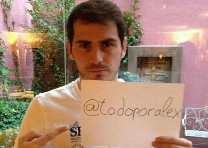 Iker Casillas se suma a la lucha de unos padres por su hijo enfermo