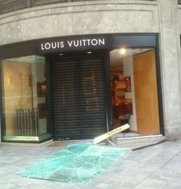 Alunizaje contra una tienda de lujo en Valencia