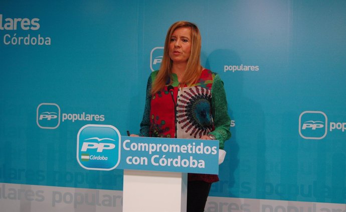 Rosario Alarcón en la sede del PP de Córdoba