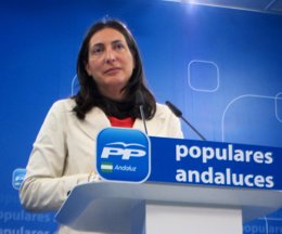 Dolores López Gabarro en rueda de prensa en el PP-A