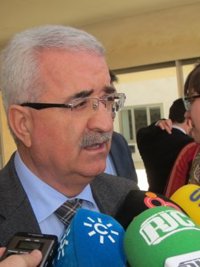 Junta dice que "ya trabaja" en el clúster naval y reclama al Gobierno que "dé una respuesta pronto" a astilleros