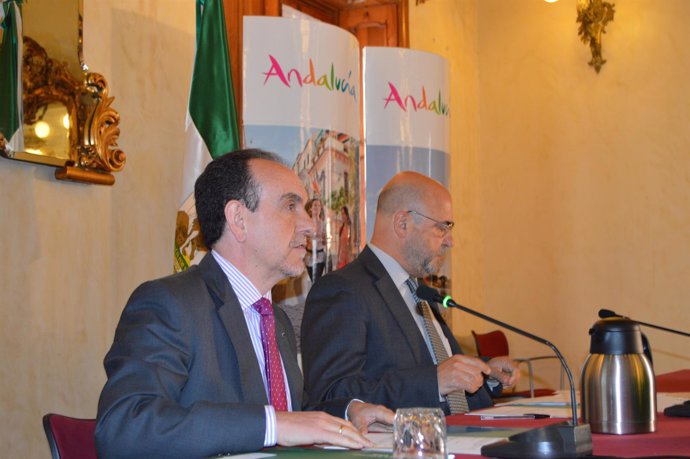 El consejero de Turismo de Andalucía y el director de AFC