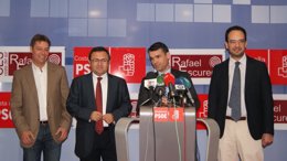 Miguel Ángel Heredia, José Bernal y Antonio Hernando, del PSOE, en Marbella