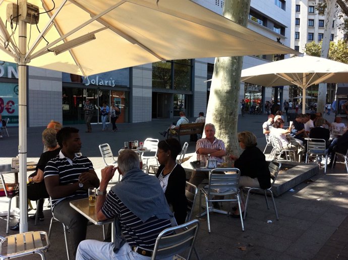 Terraza En La Plaza Catalunya De Barcelona