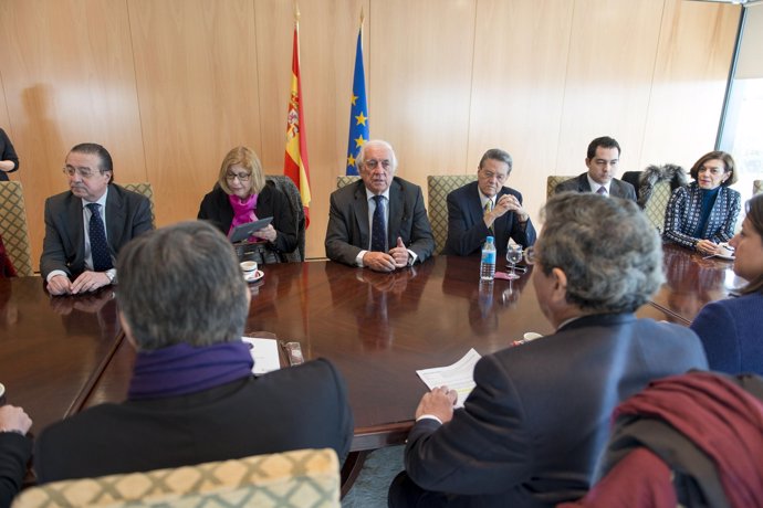 El Alto Comisionado de la Marca España con diplomáticos extranjeros