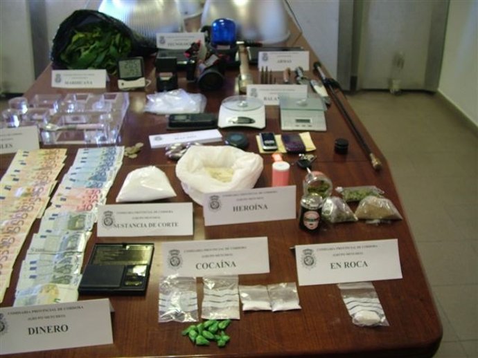 Droga, dinero y otros efectos intervenidos