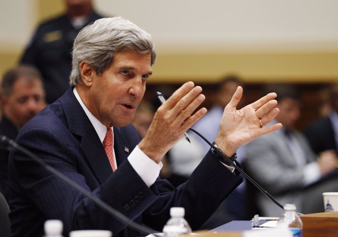 El secretario de Estado estadounidense, John Kerry, frente a un comité del senad