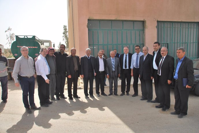 Representantes de las ciudades participantes reunidos en Jordania