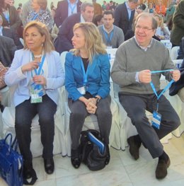 Juan Vicente Herrera, junto a Alicia García y Rosa Valdeón