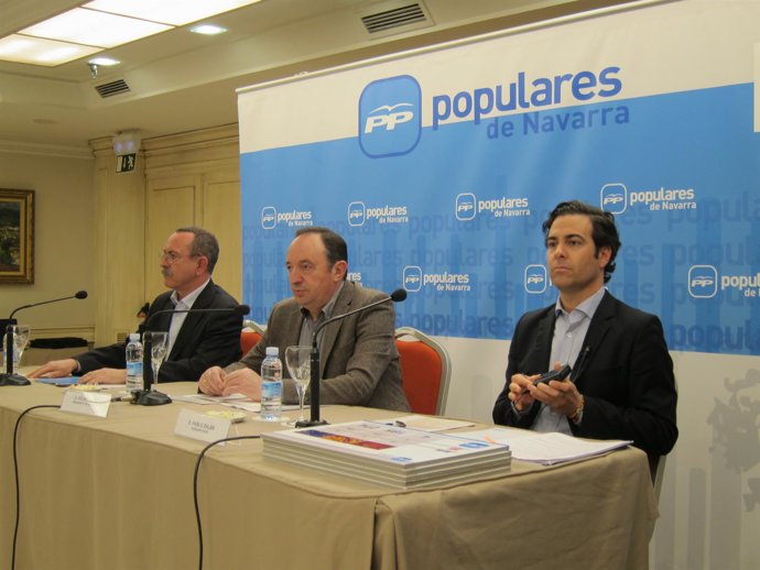 Martín de Marcos, Sanz y Zalba en la presentación del programa electoral del PPN