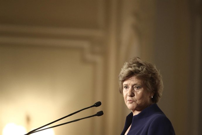 La defensora del Pueblo, Soledad Becerril, en un desayuno