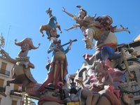 La sátira y la ironía de los monumentos falleros toman las calles de Valencia