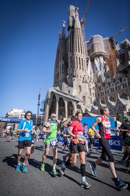 XXXV Marató de Barcelona pasa por la Sagrada Familia