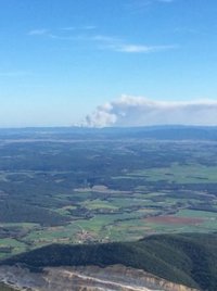 Successos.- L'incendi de Vall-llobrega afecta un perímetre de 400 hectàrees, segons Espadaler