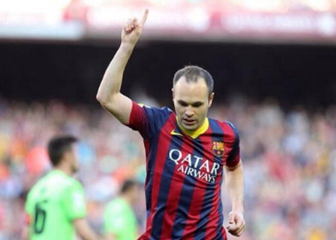 Un beso en el dedo y señal hacia el cielo, dedicatoria de Iniesta al hijo perdió