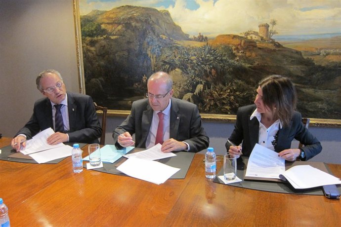 En el momento de la firma del convenio entre la Generalitat y la Diputació
