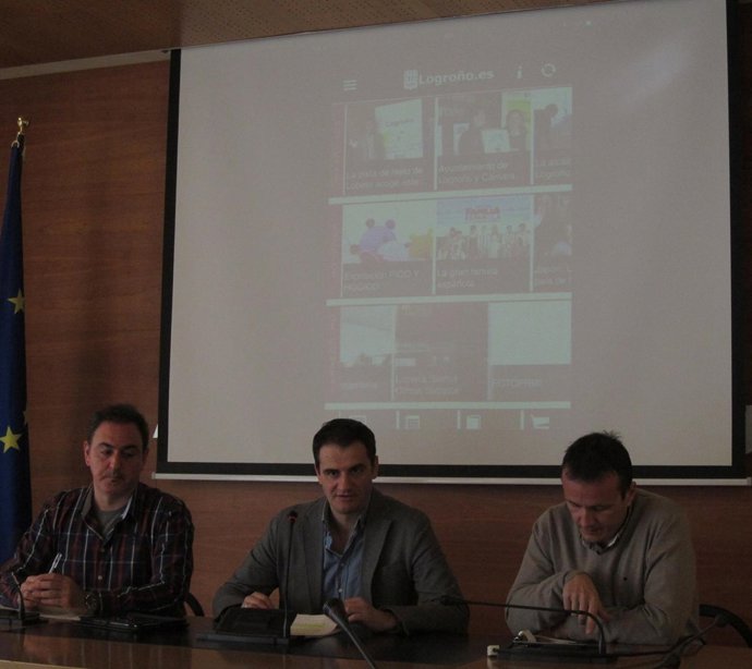 Saínz y Gurría, ante una imagen de la app