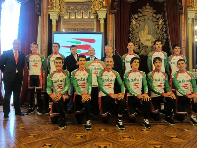Nuevo equipo Fundacion Cliclista Euskadi