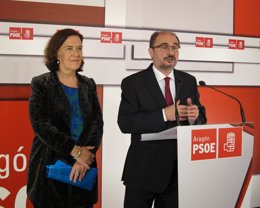 Inés Ayala y Javier Lambán, en la sede del PSOE-Aragón