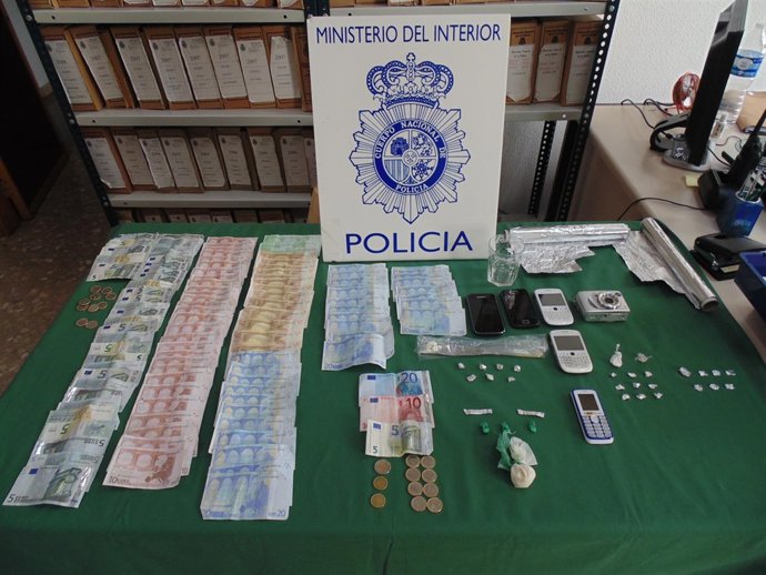 Dinero y objetos intervenidos en una operación por la Policía Nacional de Málaga