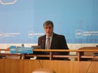 Puy se desmarca del PP y no cree que el BNG "legitime" el terrorismo